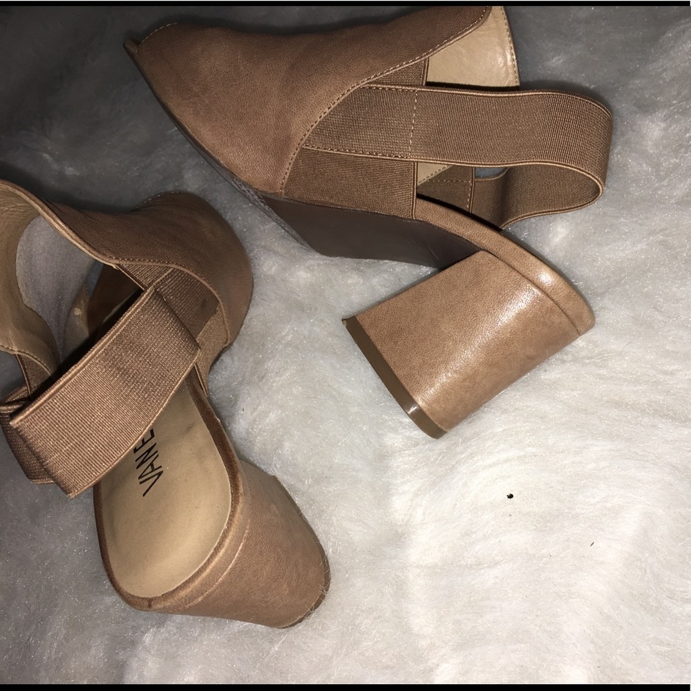 Vaneli Heels - Picture 2 of 4